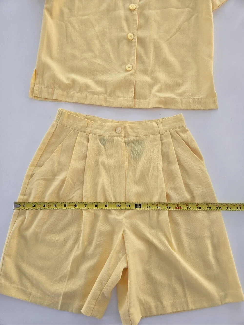 Sag Harbor Petite Pale Yellow Two-Piece Set Top Size 4 Short Size 6
